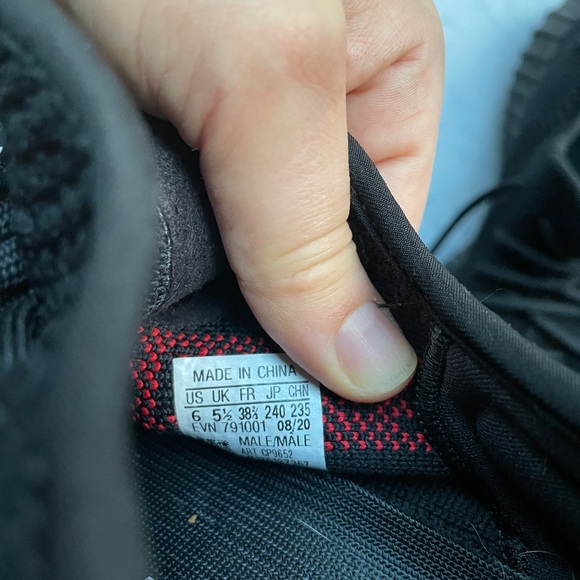 Yeezy Boost 350 V2 'Bred' - Picture 9 of 9
